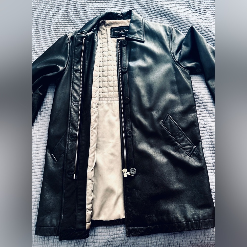 Vintage KENNETH COLE women’s Leather Car Coat
Black, silver, Small